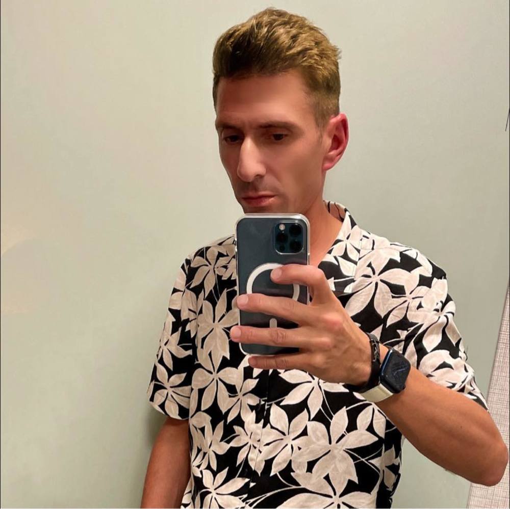 Meet your Posher, Avi